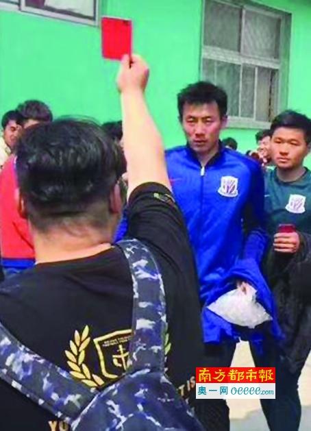 我清晰地记得，小学时攒下零花钱去买一本又一本的漫画，那种翻开书页闻到油墨香，然后被一个个精巧案件震惊的感觉。