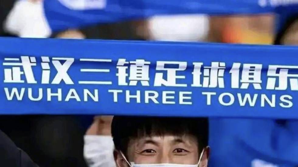 贝克汉姆带帅儿子看球赛 与卡卡贝利亲密合影 2014-07-14 7月31日，在德国对阵阿根廷的最后一场世界杯比赛上，贝克汉姆携三子现身巴西，在看台观战，并与球王贝利，卡卡亲密合影。