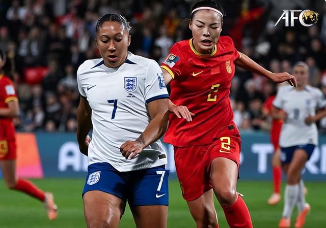 时隔4个月再 阿汤哥与养子看棒球赛 前妻凯蒂被传搭上克鲁尼 2013-10-17 洛杉矶当地时间10月15日，汤姆·克鲁斯与养子康诺·克鲁斯现身同看棒球赛