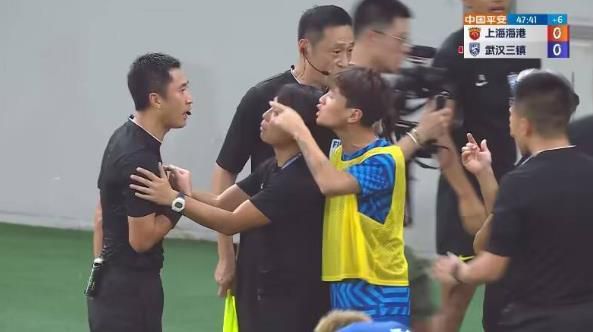 海报上“我舔鞋就贏”应该是出自菅田将晖之口，充满了挑衅意味。