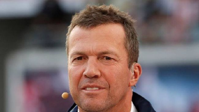 然而却又网友发现A妹社交账号仍在光柱涉嫌辱华的品牌设计师Stefano Gabbana，引发 刷榜?