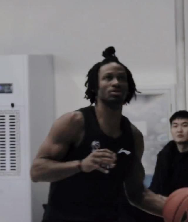 大方认爱卡哥：是的，我们订婚了 锦绣开年！