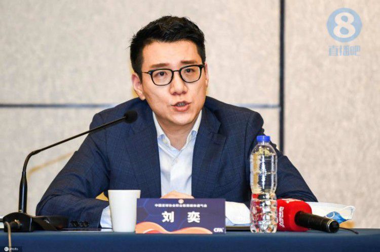 每一次金鸡报晓，都是一次深情凝视。