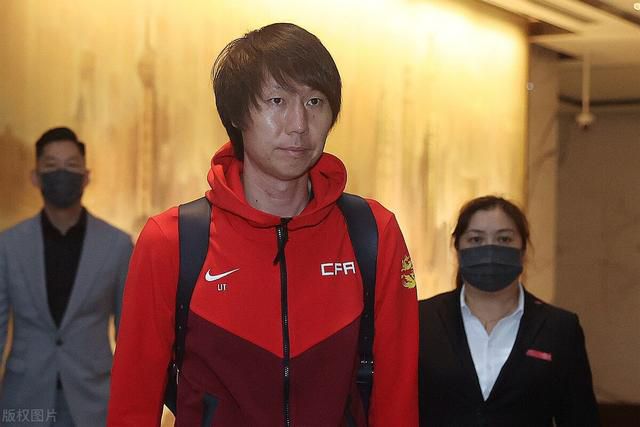 瑞安的两位老伙计肖恩·利维、休·杰克曼也前来捧场，嘉宾席位还出现了奥卡菲纳、艾米莉·布朗特、斯坦利·图齐的身影，为小贱贱夫妇而来的明星们，抢尽风头！