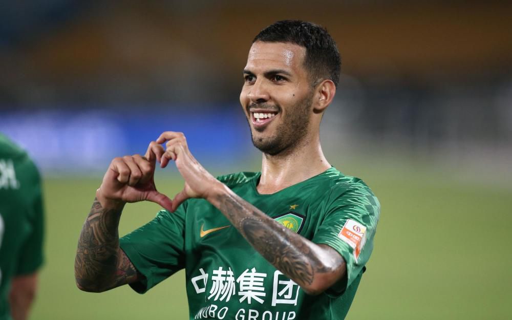 此番李宇春是受国际顶级设计师Riccardo Tisci亲自邀约，专程赴巴黎时装周观赏Riccardo最新时装秀。