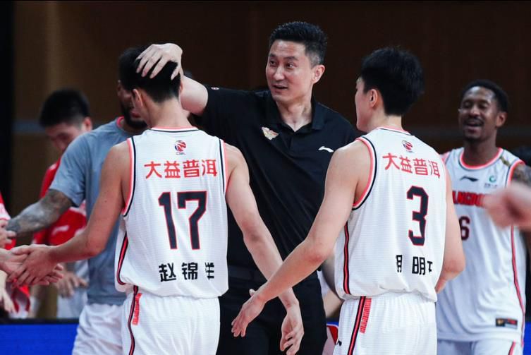 《太阳升起的时刻》定档10.25 再现衡宝战役战场 2019-10-18 电影《太阳升起的时刻》生动再现了解放战争中横跨开国大典的唯一战役，回溯新中国第一轮曙光。