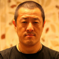 《庐山2010》海拔4000米取景 不惜代价制造纯爱 2010-08-12 由张瑜导演，秦岚、李晨和方中信联袂主演的浪漫爱情电影《庐山恋2010》与旧版《庐山恋》最大的不同之一，新版并没有将拍摄地局限在庐山，而是大阵仗辗转六地取景。