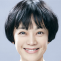 为了贴近角色的状态，梅婷查阅了许多关于这种病症的资料。