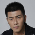 当天，乔治·克鲁尼携妻 刘伟强新片《武林怪兽》开机 陈学冬搭档周冬雨 2017-04-13 4月13日，刘伟强导演新电影《武林怪兽》开机，该片由尔冬升监制，网传的主演阵容包括古天乐、陈学冬、周冬雨、郭碧婷、包贝尔、王太利等。