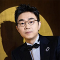 技术代表作涵盖多类影像形态，如农业银行《消保有新声》、浙江大学x人民日报《AIGC古画系列短片》、CCTV-1首部AI结合实拍MV《雅韵翩然-青铜编钟秀演》纯AI生成MV央视网《千秋正风华》、首部AI生成结合动画品牌短片《多彩得力-绘梦世界》，品牌电商伊伴服饰《秋冬系列》AI全系AI制作KV&TVC等，彰显其在AIGC技术融合与商业落地方面的系统化能力。