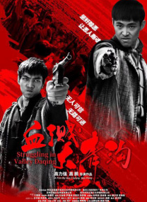 《小丑2》纽约热拍 Lady Gaga与小丑楼梯热舞 2023-04-03 当地时间4月2日，电影《小丑2》正在纽约热拍中，饰演小丑的华金·菲尼克斯与饰演小丑女的Lady Gaga一同现身，这也是该片两位主演首次同框现身。