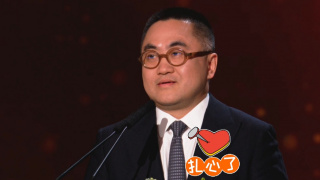 但这次是我第一次与奥娜·卓别林合作，她对我们所有人来说都是一个非常愉快的惊喜。